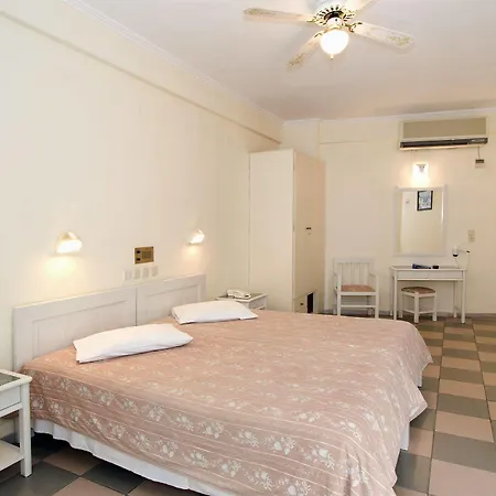 Kamari Beach Hotel 3*