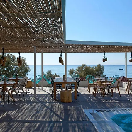 Kamari Beach Hotel Hotel 3*